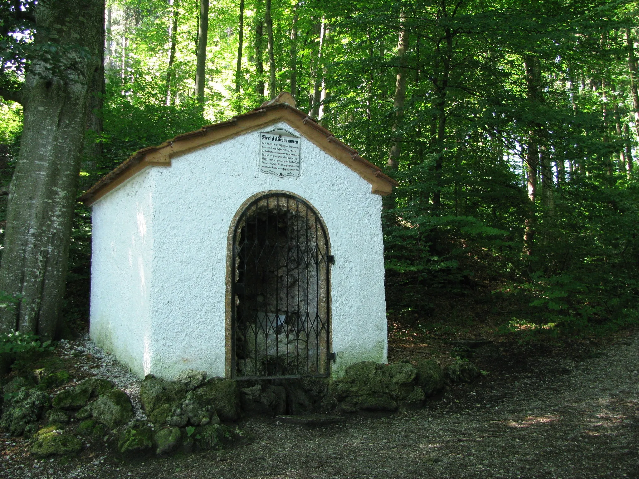 Photo showing: Mechtildisbrunnen bei Dießen am Ammersee