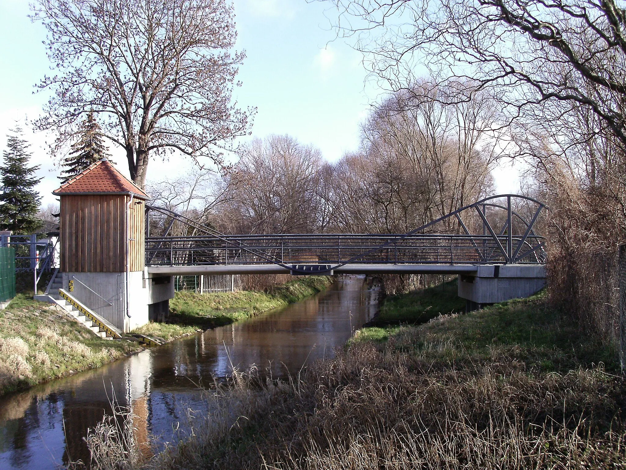 Photo showing: Parthe river with the bridge An den Pferdnerkabeln at Thekla, a district of the city of Leipzig (Saxony)