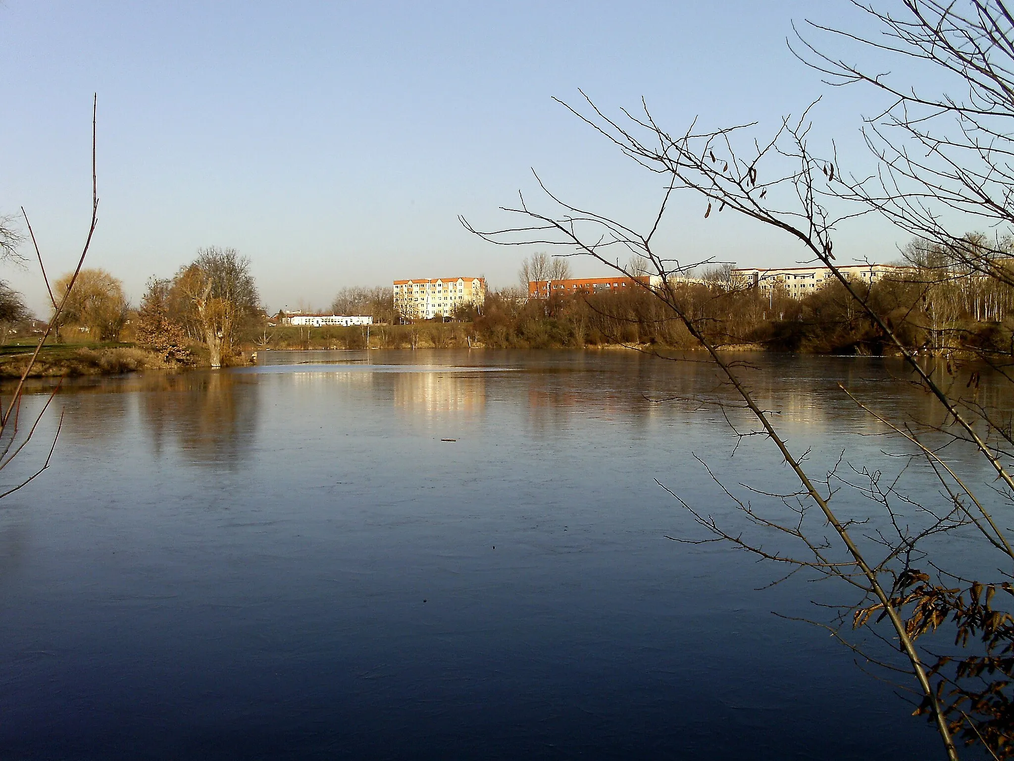 Photo showing: Former gravel pit of Thekla (Leipzig, Saxony), now Leipzig North-east Swimming-bath