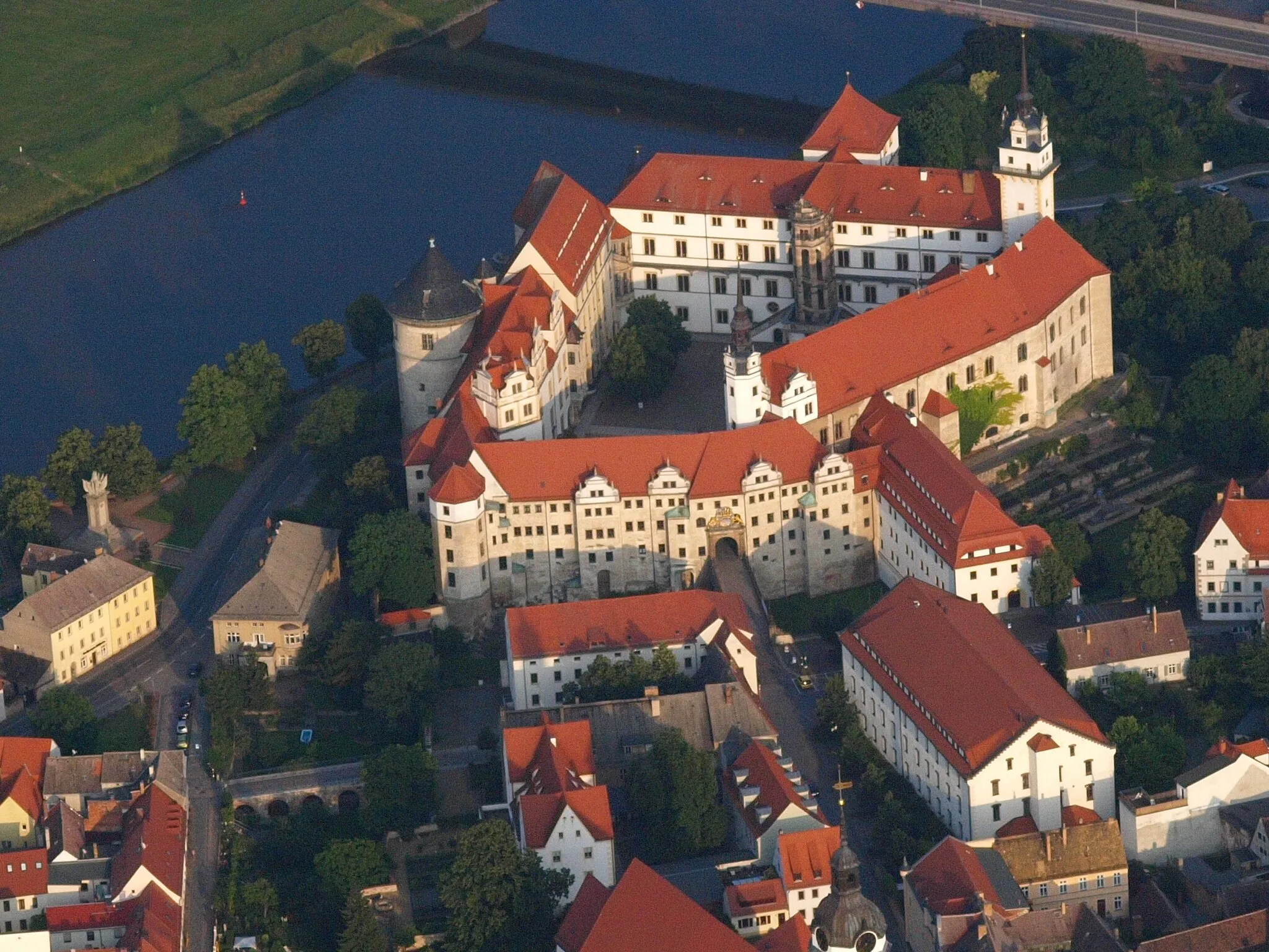 Photo showing: Schloss Hartenfels: Luftaufnahme aus nordwestlicher Richtung