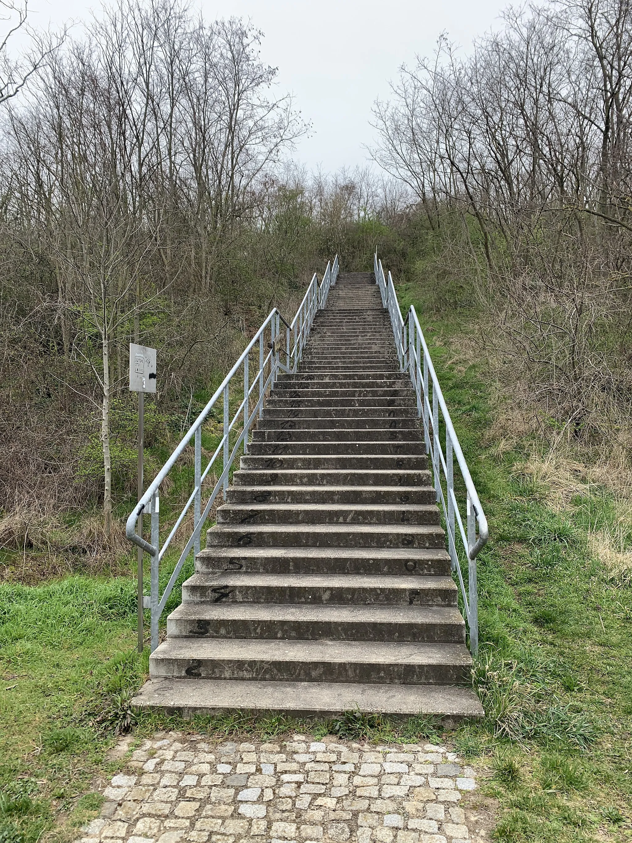 Photo showing: Halde Trages