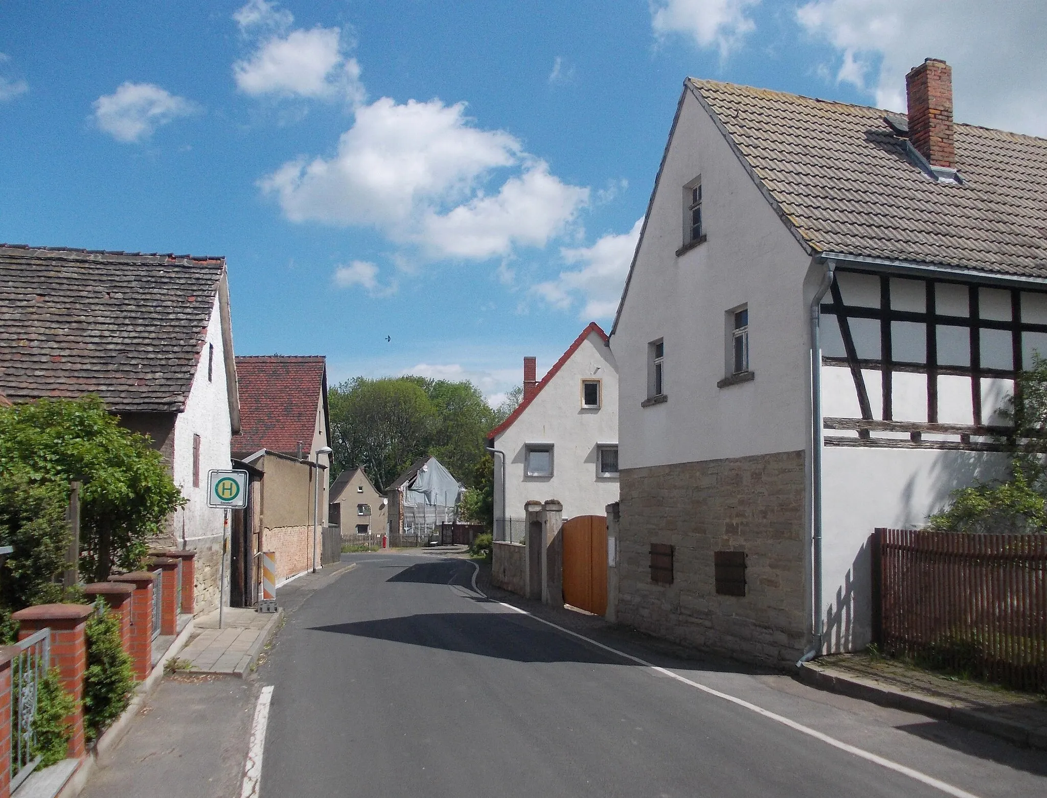 Photo showing: The main street of Saasdorf (Groitzsch, Leipzig district, Saxony)