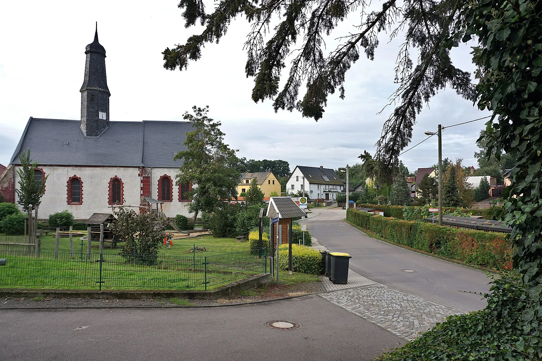 Photo showing: Straßenpartie in Nenkersdorf (Frohburg).