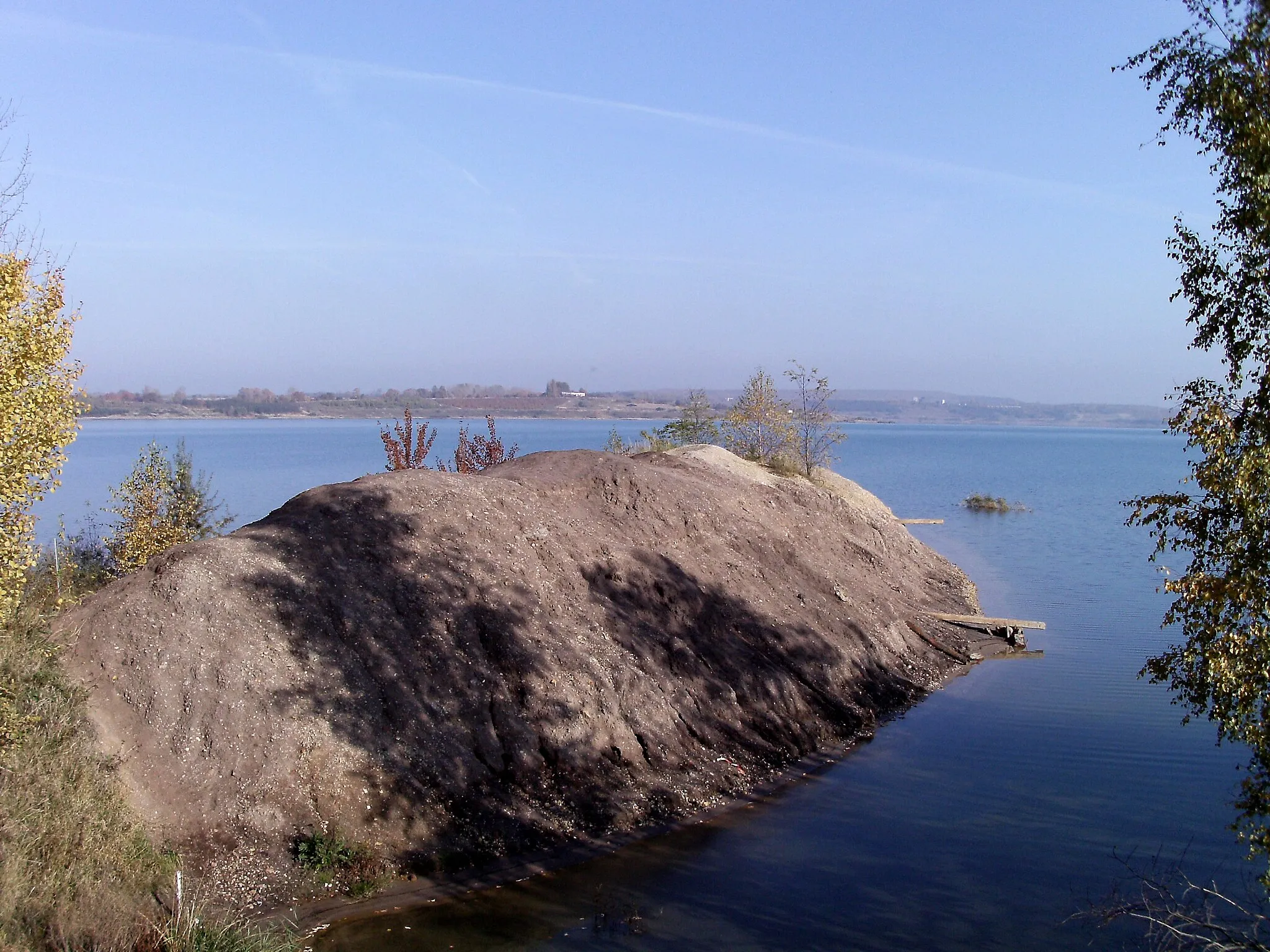 Photo showing: West bank of Hain Lake at Kahnsdorf (Neukieritzsch, Leipzig dstrict, Saxony)