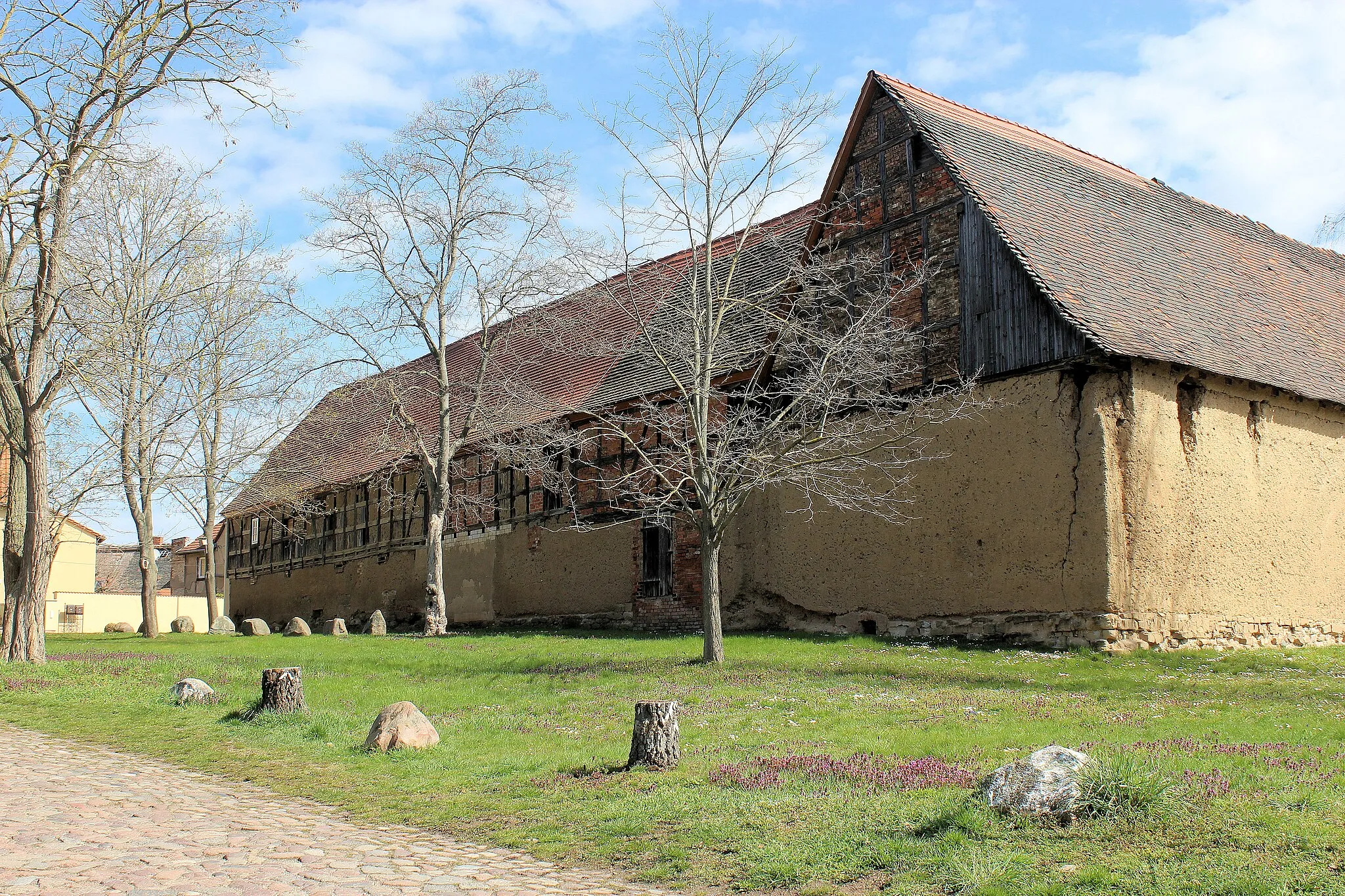 Photo showing: Dieskau, farmhouses 1 Brunnen