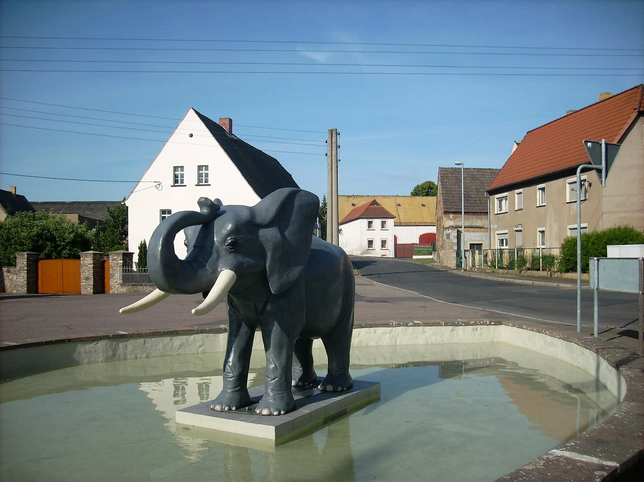 Photo showing: Elephant fountain in Kühren (Wurzen, Leipzig district, Saxony)