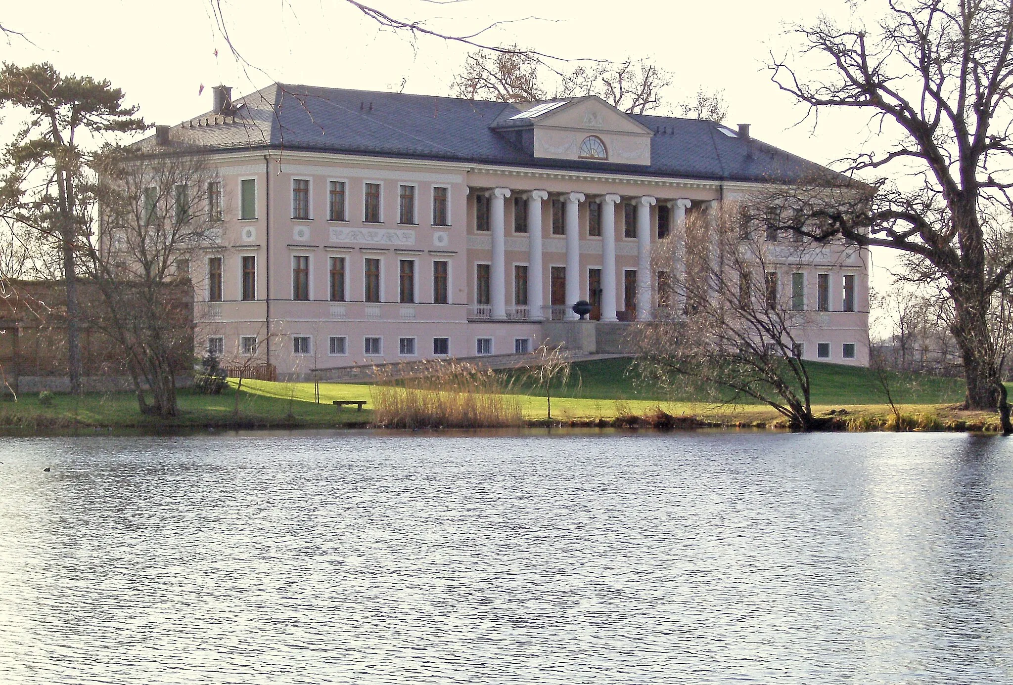 Photo showing: North side of Dölkau castle (Leuna, district of Saalekreis, Saxony-Anhalt)