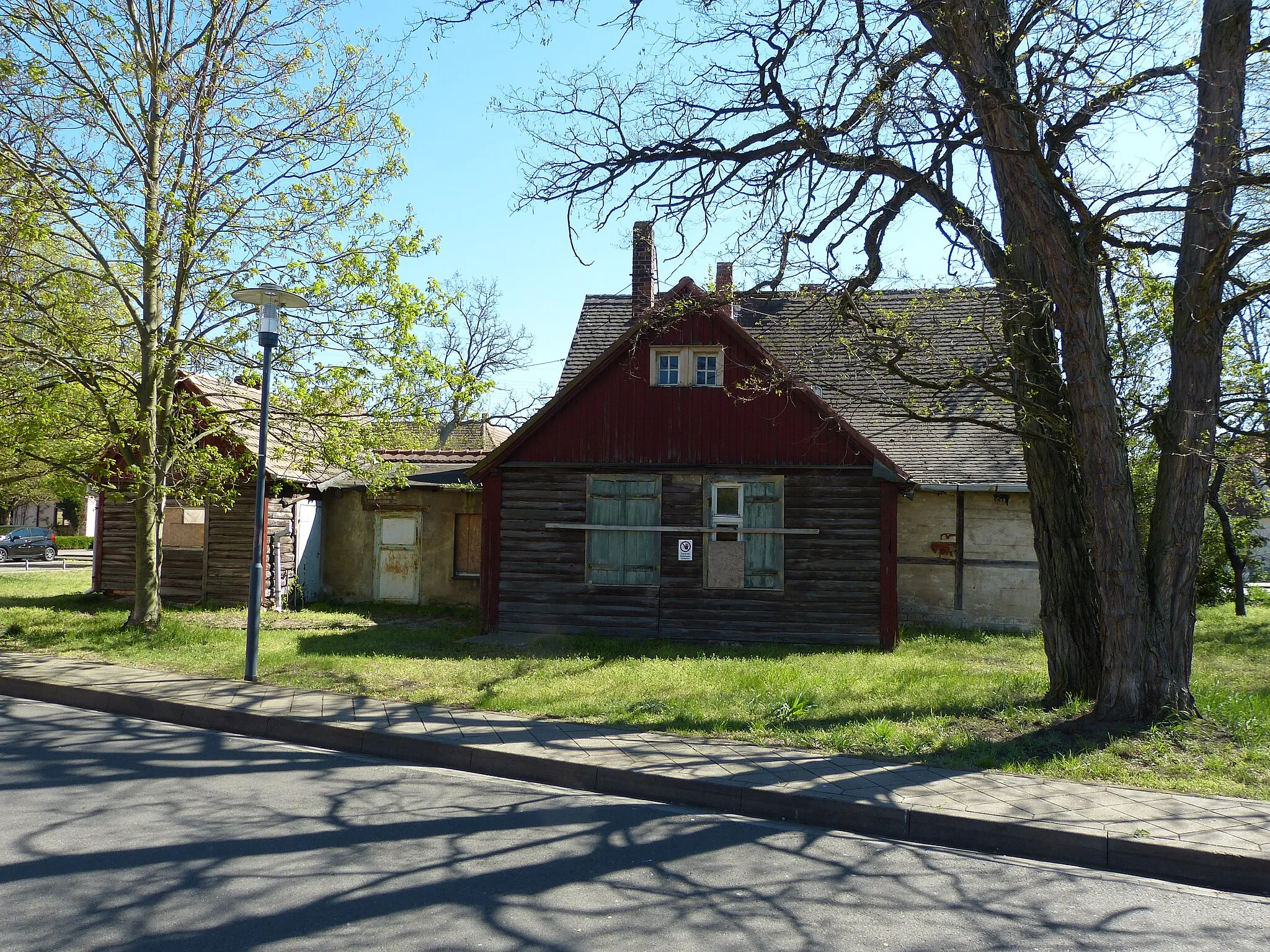 Photo showing: Zschornewitz, Blockbohlenhaus, um 1915
https://de.wikipedia.org/w/index.php?title=Liste_der_Kulturdenkmale_in_Gräfenhainichen&stable=1#Zschornewitz_2