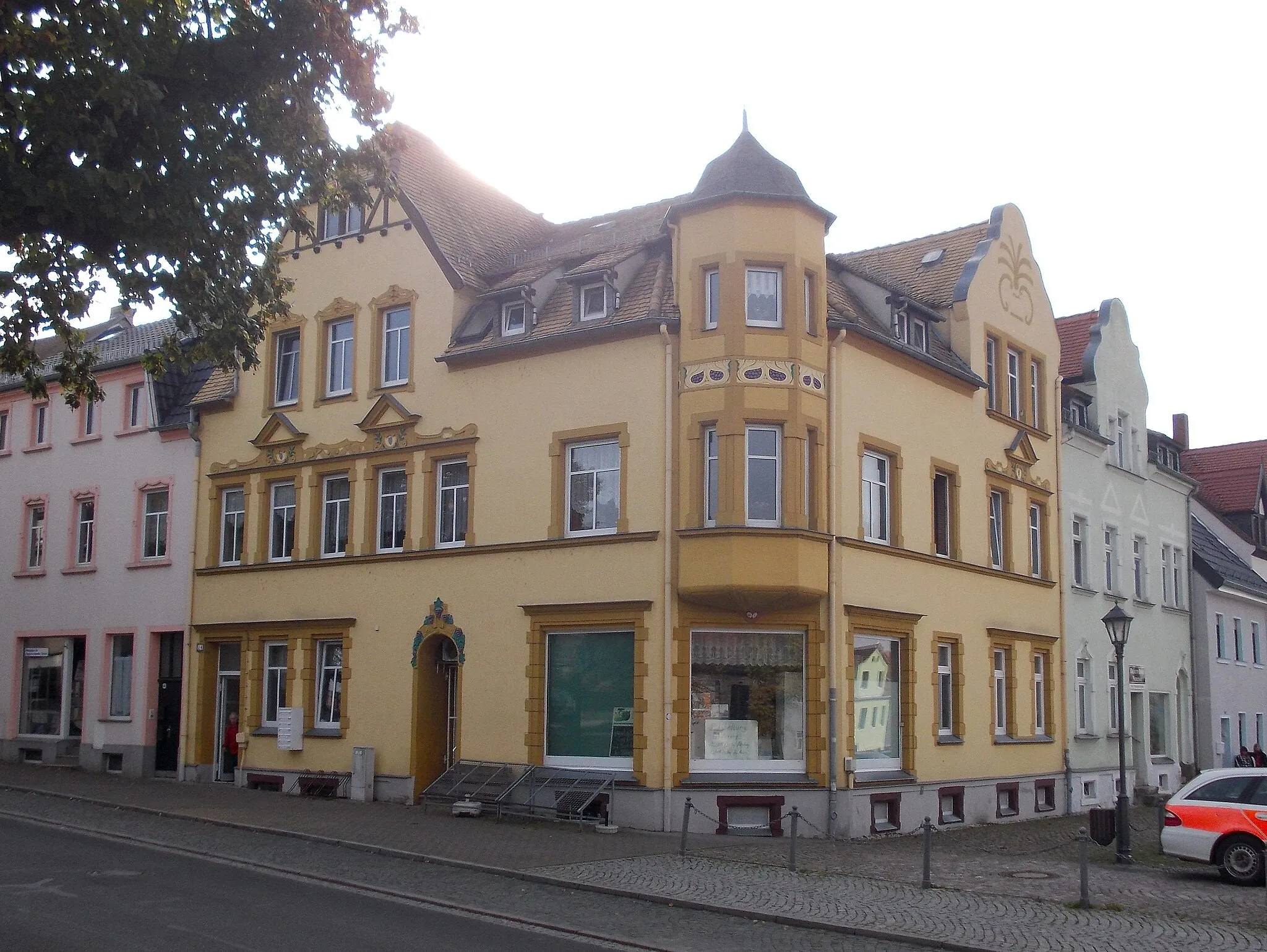 Photo showing: Corner of Gänsemarkt square and Hauptstrasse in Nerchau (Grimma, Leipzig district, Saxony)