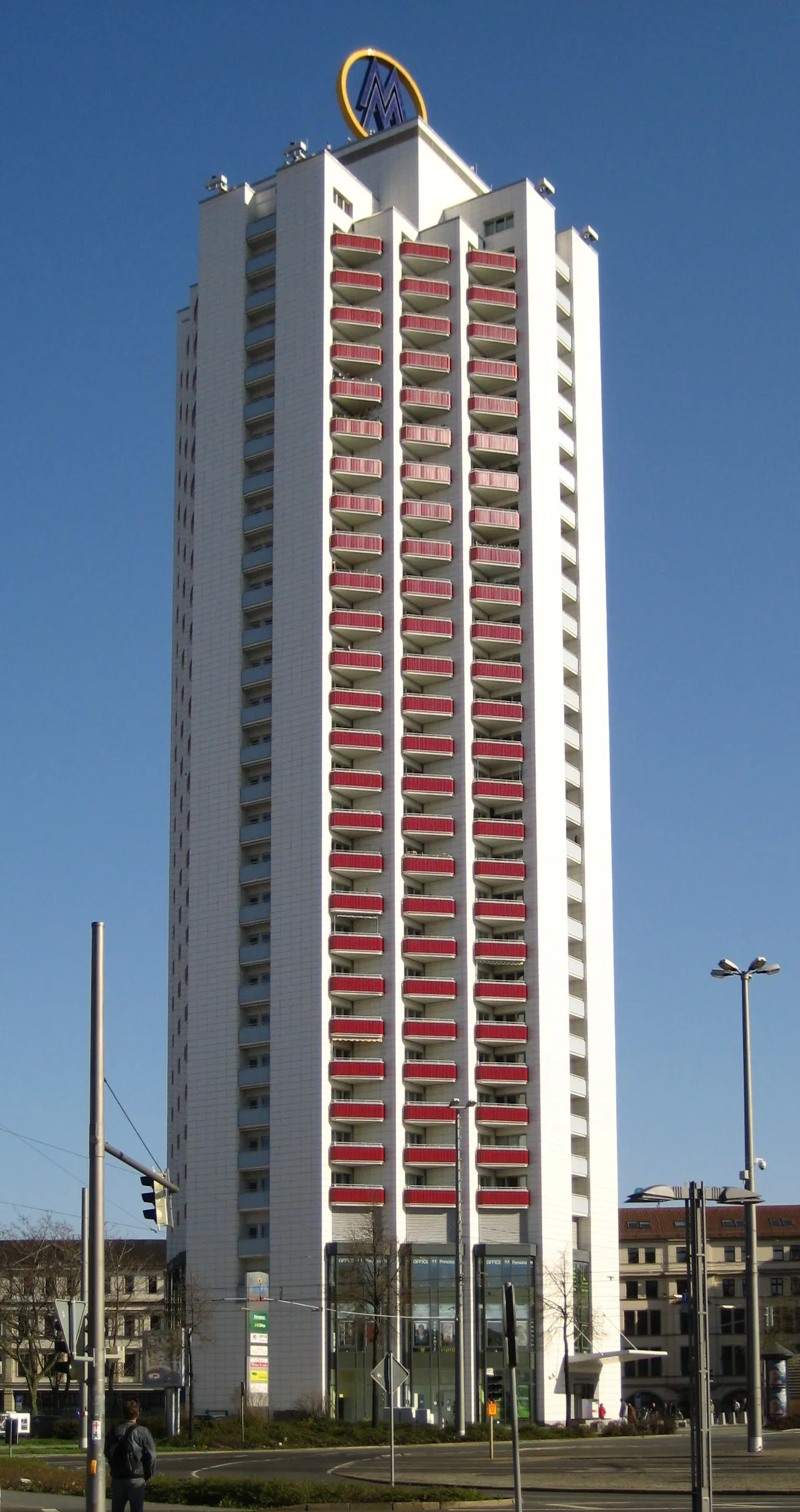 Photo showing: Wintergartenhochhaus, Leipzig, vom Hauptbahnhof aus gesehen