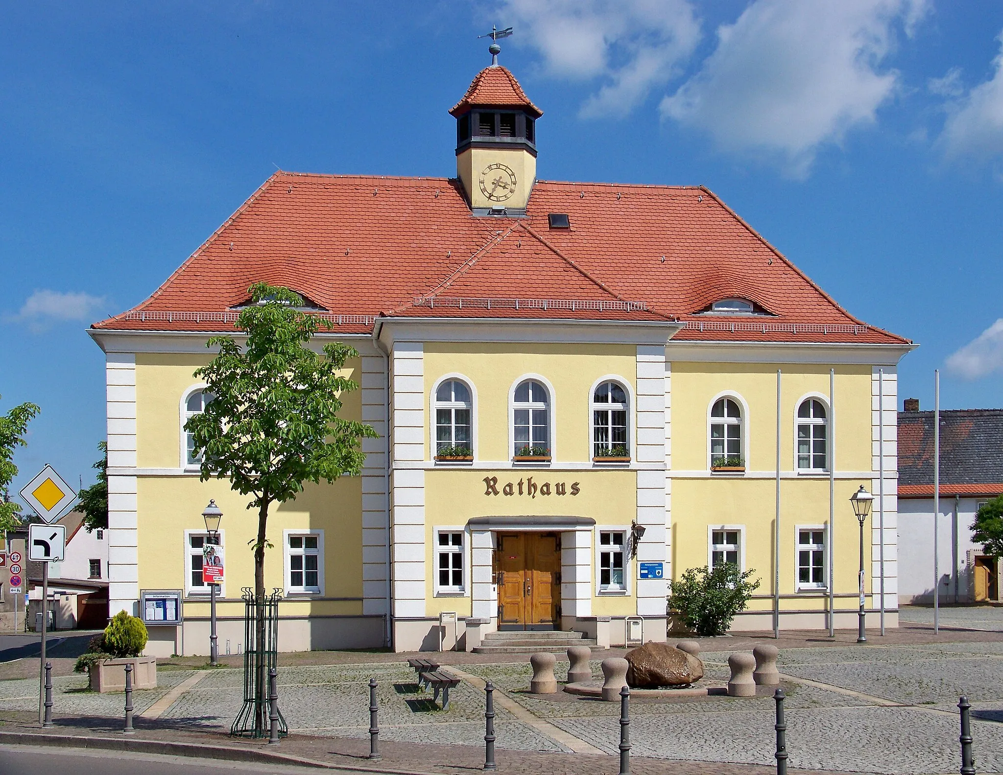 Photo showing: Rathaus im Leipziger Ortsteil Liebertwolkwitz