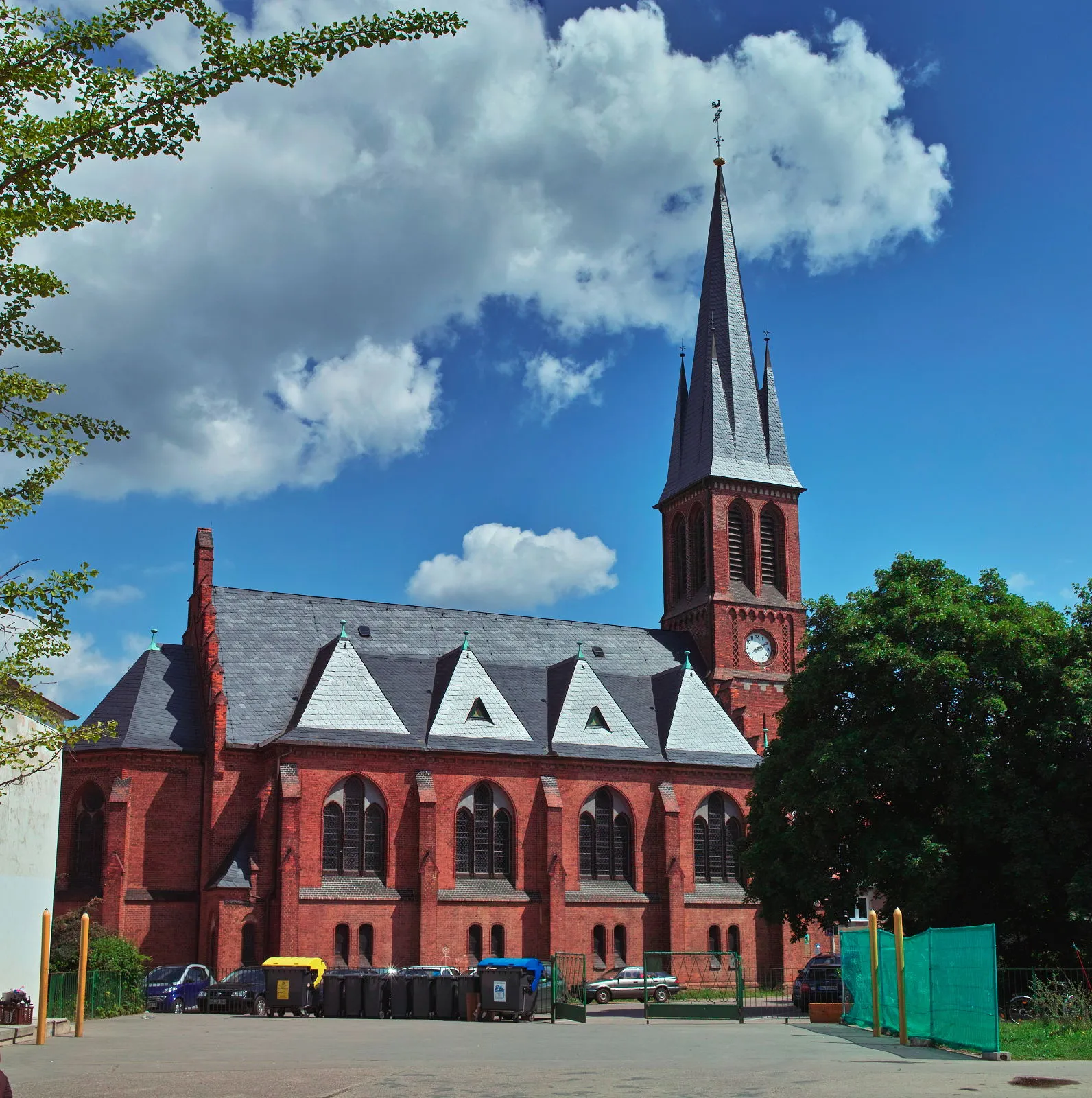 Photo showing: Petruskirche in Halle-Kröllwitz, Westfassade
