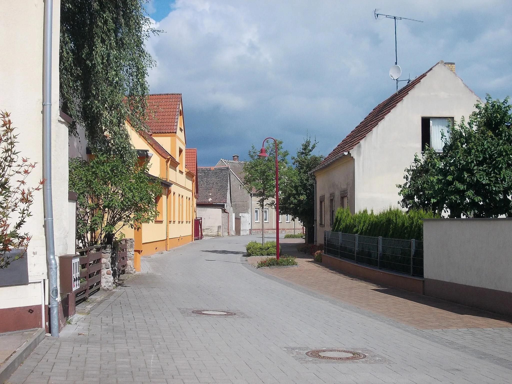 Photo showing: Street in Wellaune (Bad Düben, Nordsachsen district, Saxony)