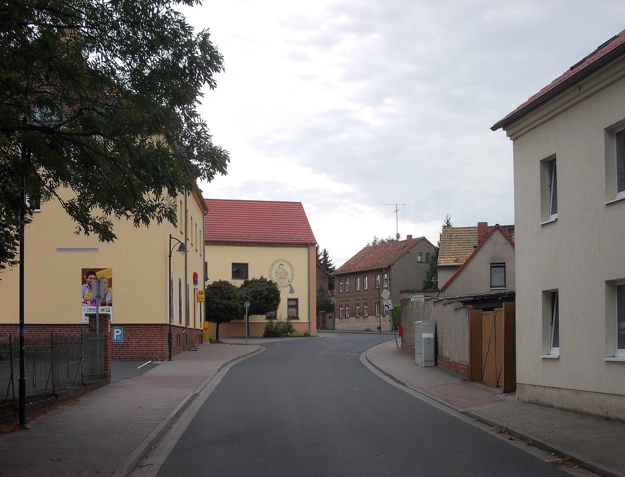 Photo showing: Bahnhofstrasse in Krostitz (Nordsachsen district, Saxony)