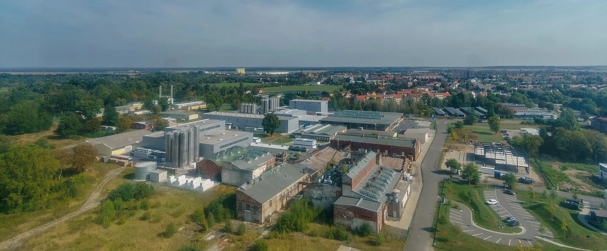 Photo showing: Blick vom Wasserturm auf das Betriebsgelände des POlyplast Compound-Werkes (ehemals Eilenburger Chemiewerk)