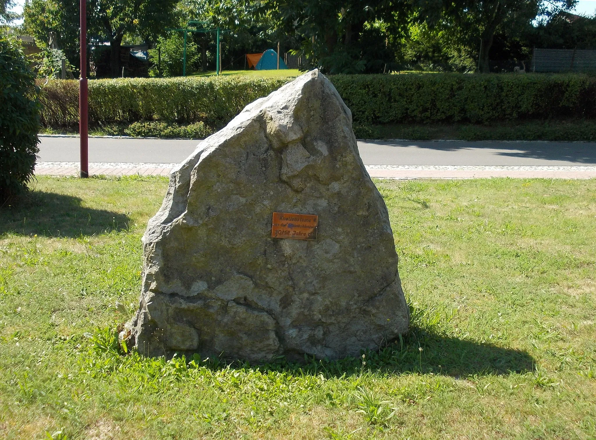 Photo showing: Lump stones in Dürrweitzschen (Grimma, Leipzig district, Saxony)