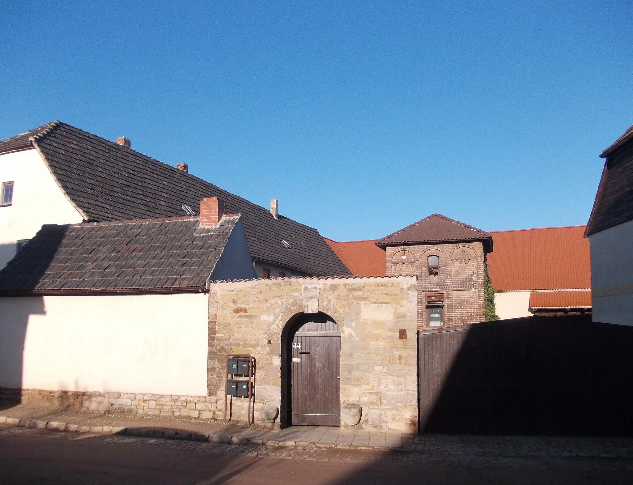 Photo showing: Farmstead in Kötzschen (Merseburg, district: Saalekreis, Saxony-Anhalt)