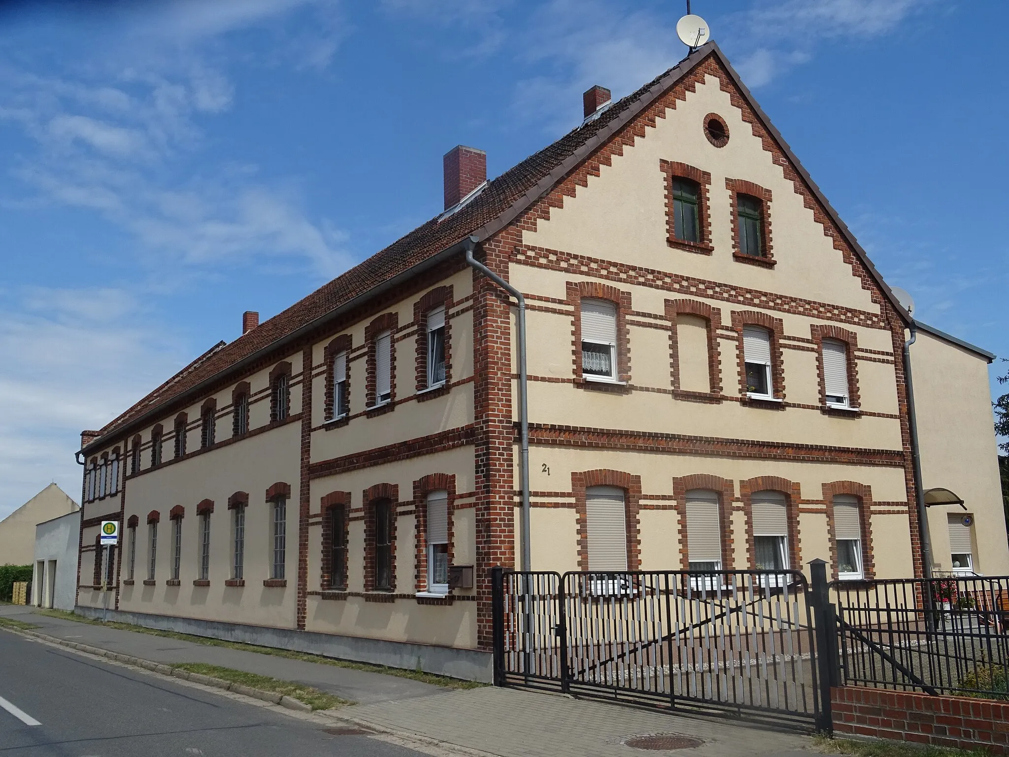 Photo showing: Blumberg, Gemeinde Arzberg, denkmalgeschützte Schmiede, Mittelstraße 21