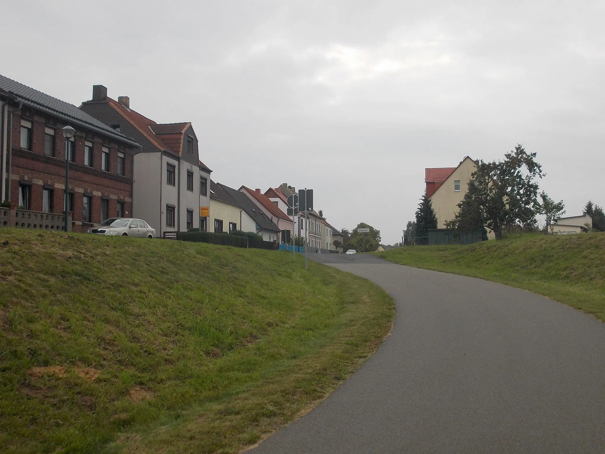 Photo showing: Entrance to the village of Wedelwitz (Eilenburg, Nordsachsen district, Saxony)