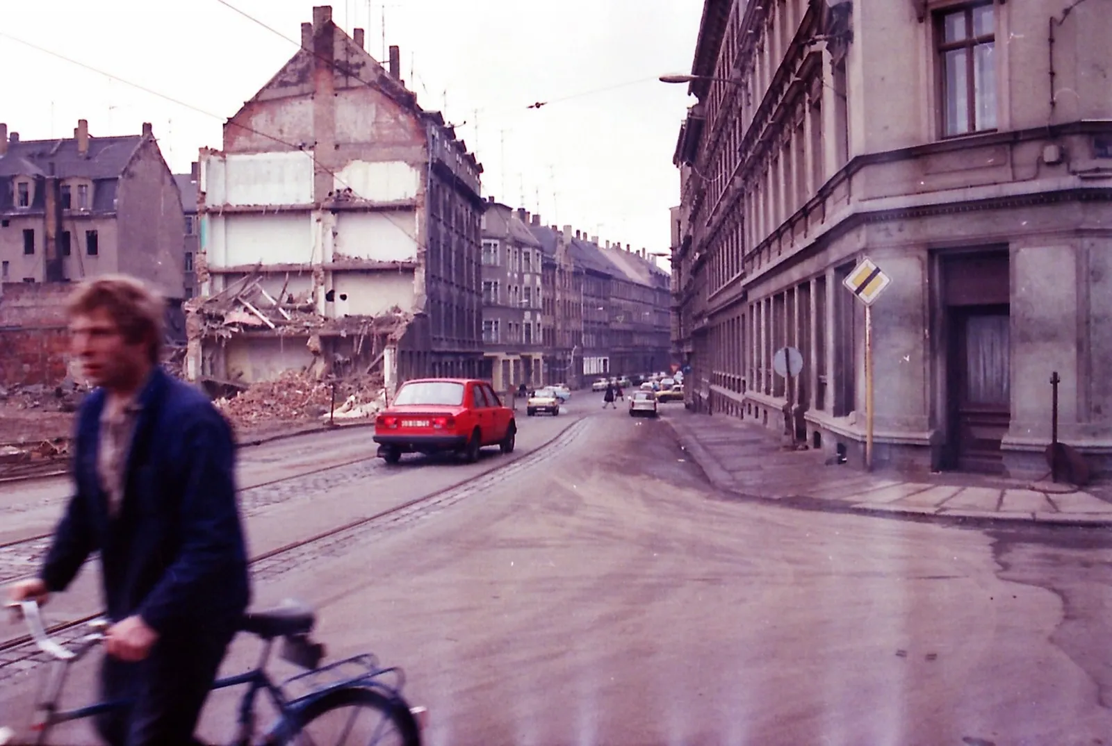 Photo showing: In der Zeit der DDR verfiel die Bausubstanz. Es wurden großflächige Abrisse vorgenommen und Plattenbauten errichet.