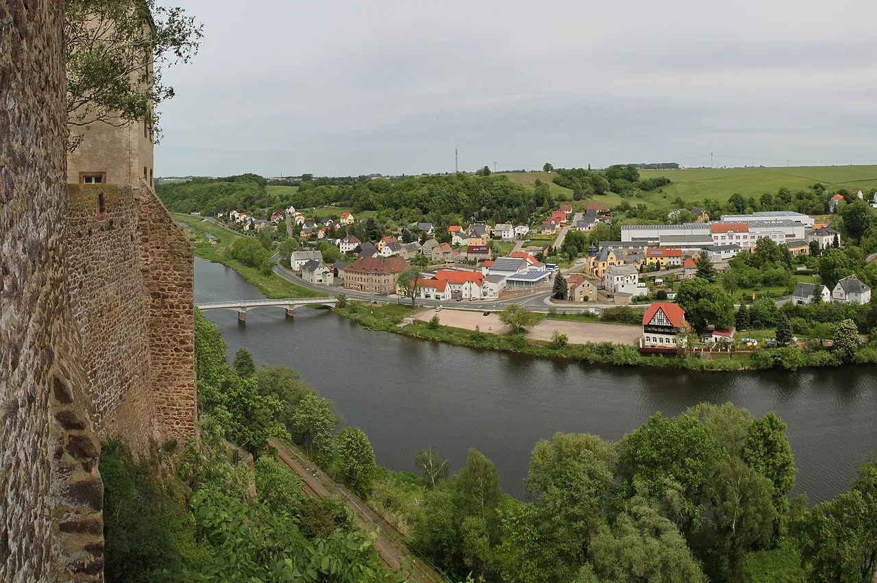 Photo showing: Leisnig, Fischendorf and the Freiberger Mulde, seen from Mildenstein Castle.