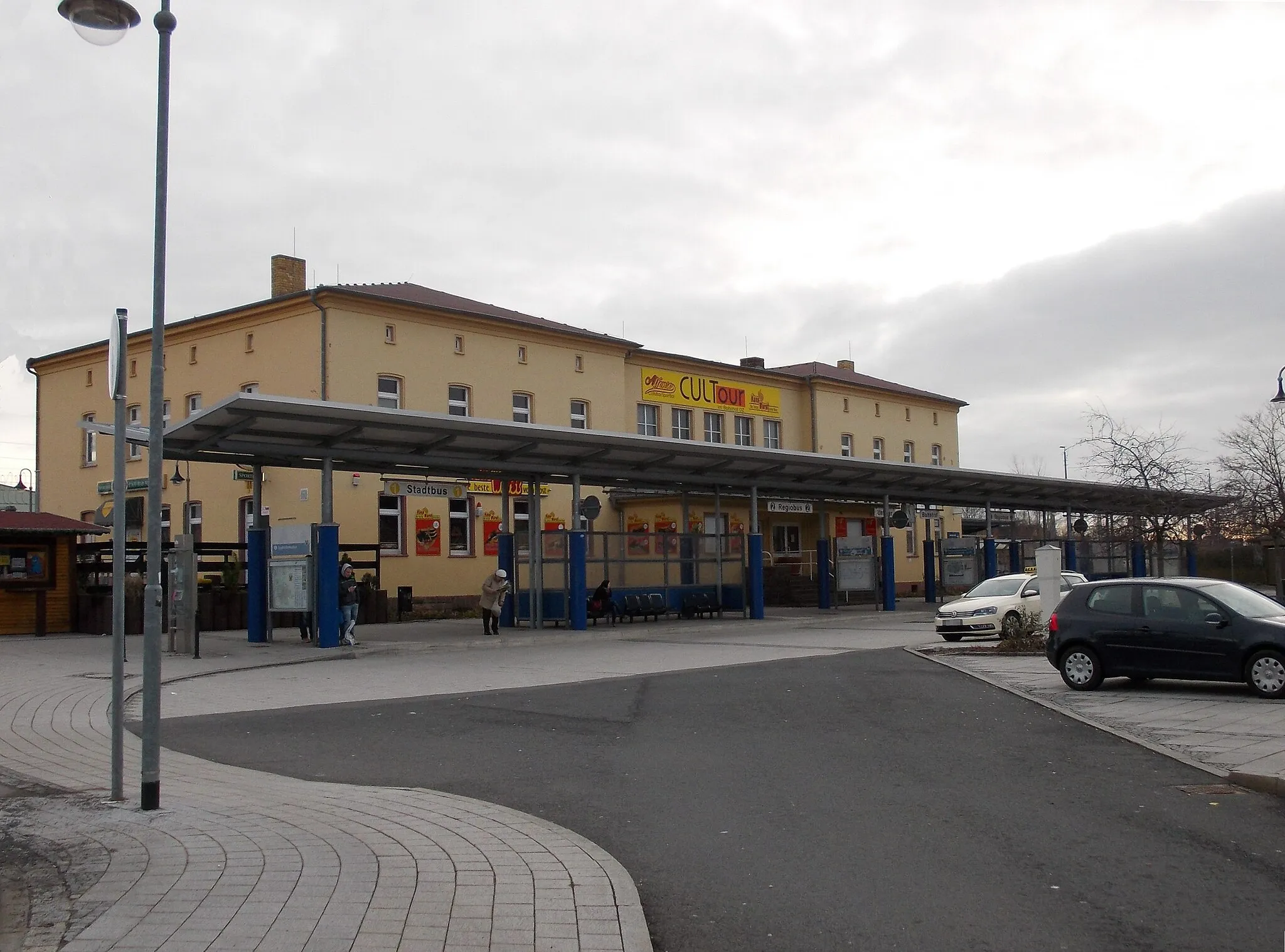 Photo showing: Lower train station and bus station in Delitzsch (Nordsachsen district, Saxony)