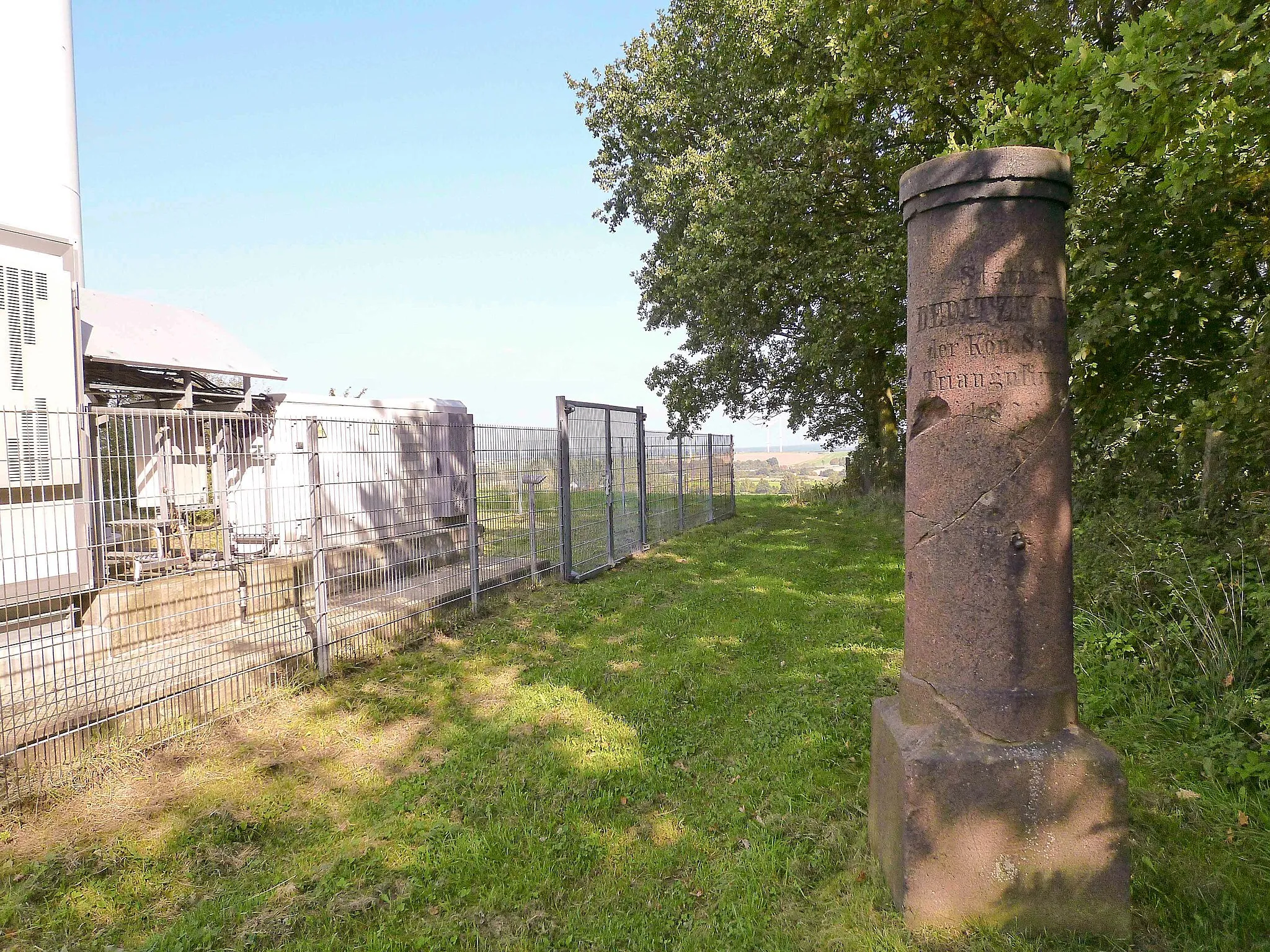 Photo showing: Königlich Sächsische Triangulationssäule Station 107 Deditzhöhe Vermessungspunkt II.Ordnung