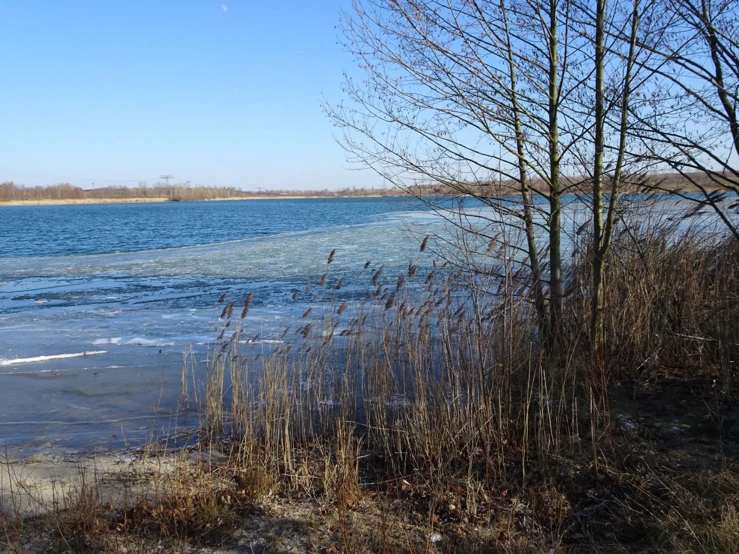 Photo showing: Großstolpener See, partiell vereist