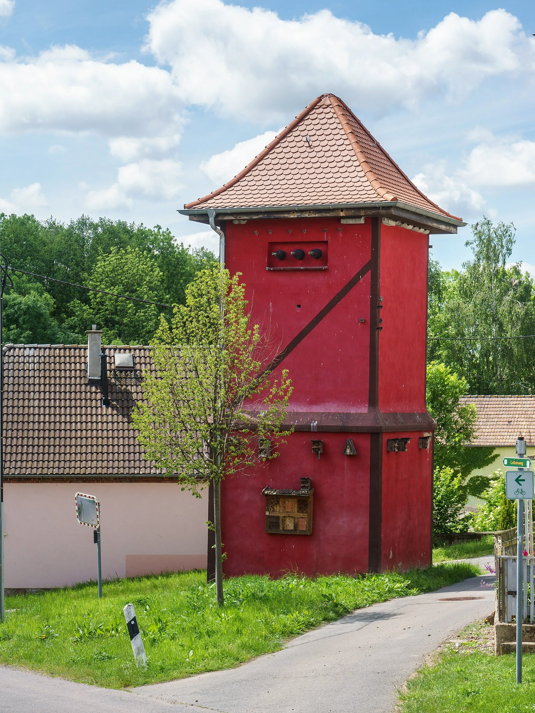 Photo showing: Transformatorenstation, umgebaut zum Vogelhotel,  Seelitzer Straße in Mügeln OT Nebitzschen