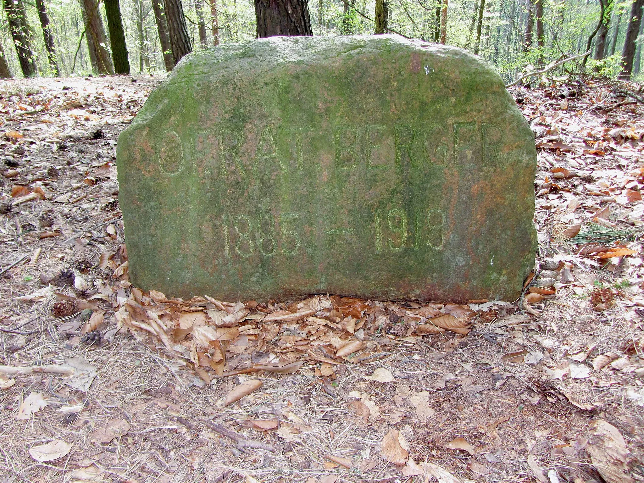Photo showing: Gedenkstein auf der Berger Höhe bei Cavertitz OT Reudnitz
