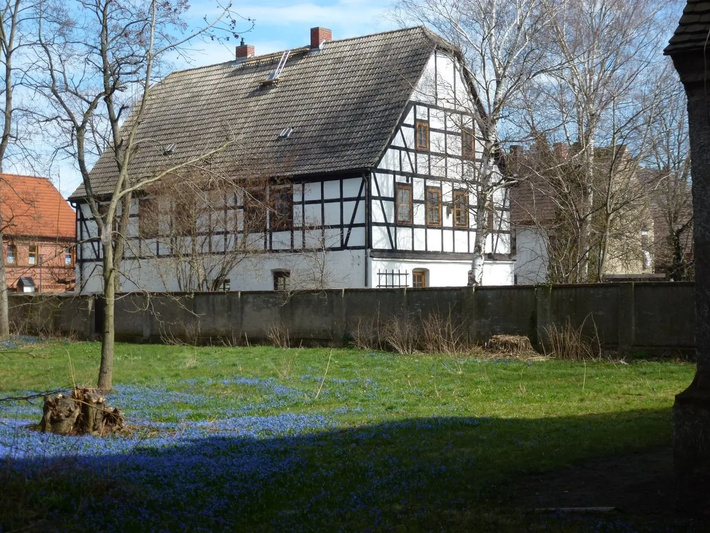 Photo showing: Fachwerk neben der Brinniser Kirche