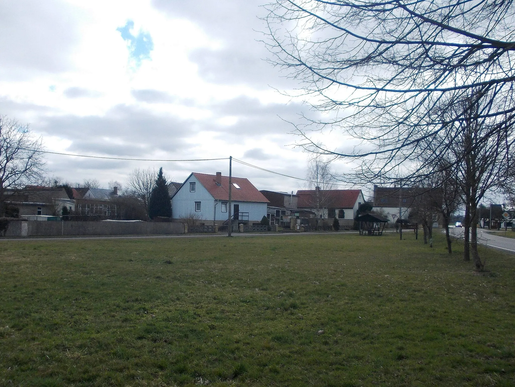 Photo showing: Square in Wannewitz (Schönwölkau, Nordsachsen district, Saxony)