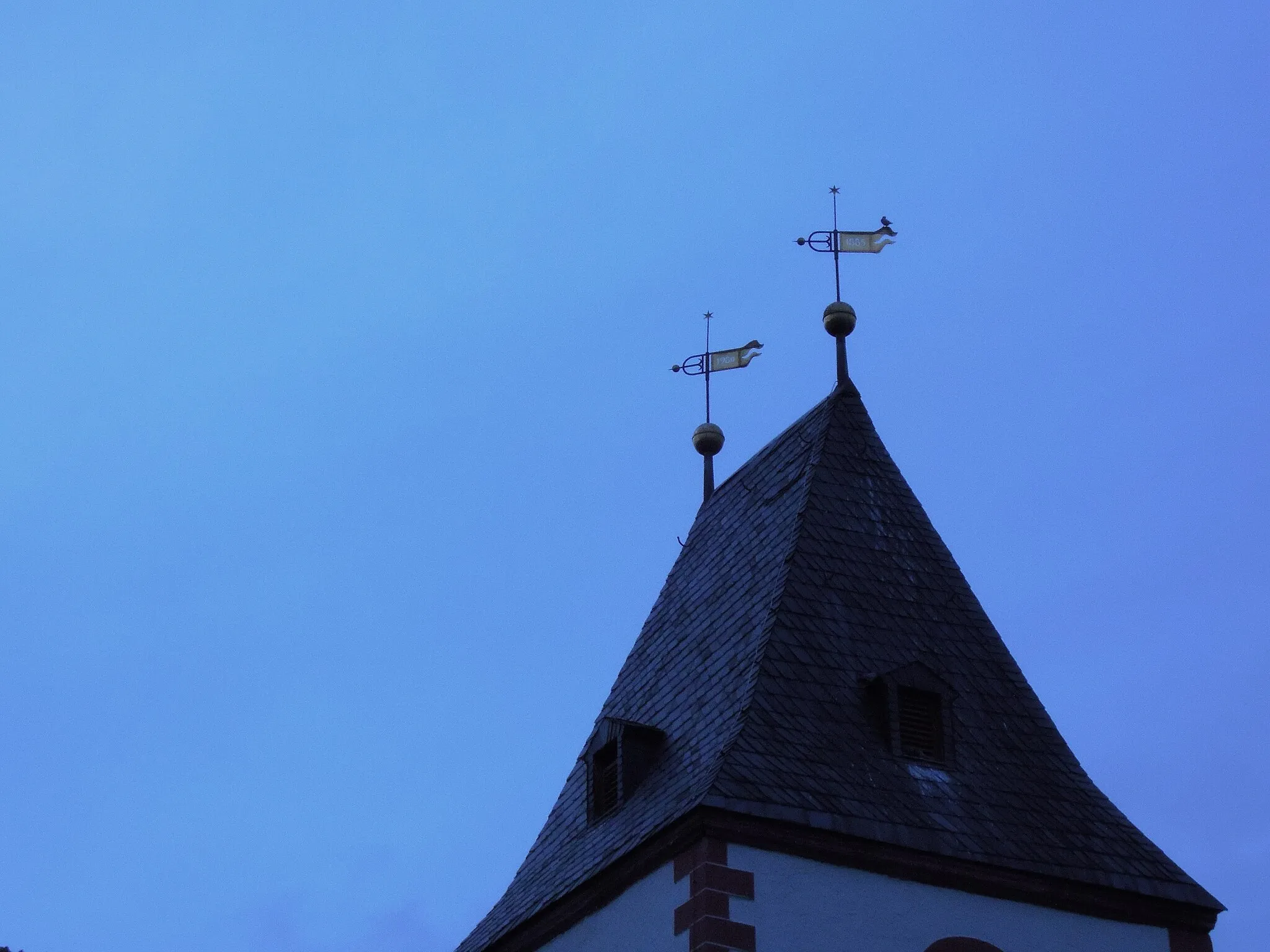 Photo showing: Kirche Großbuch -Südostansicht Turmspitze und Wetterfahnen- Ende Oktober 2023