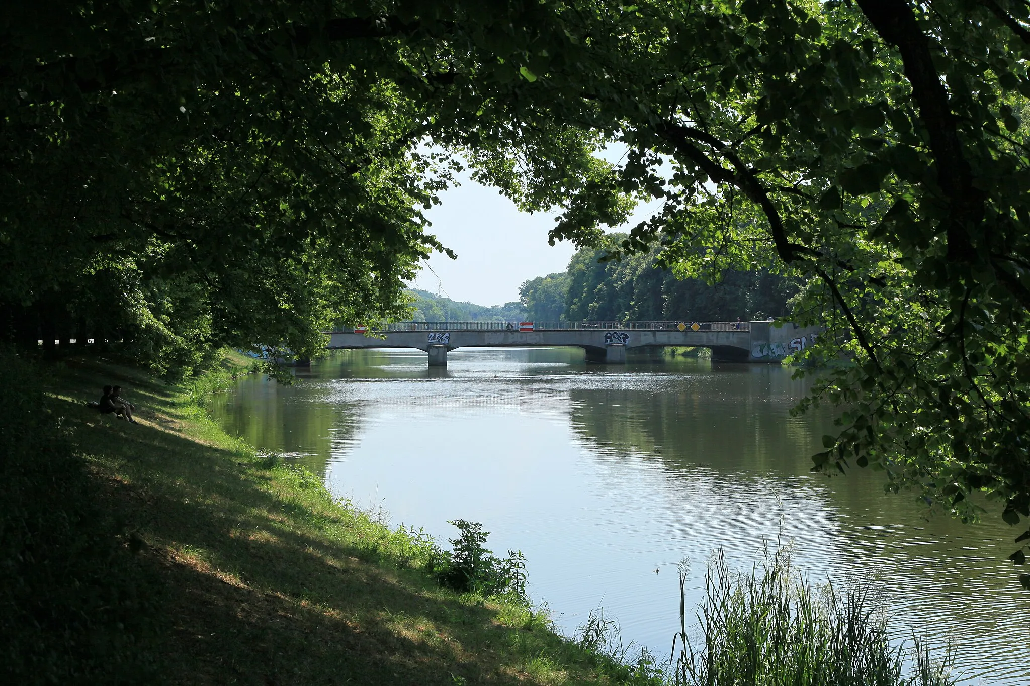 Photo showing: Sachsenbrücke, Anton-Bruckner-Allee in Leipzig