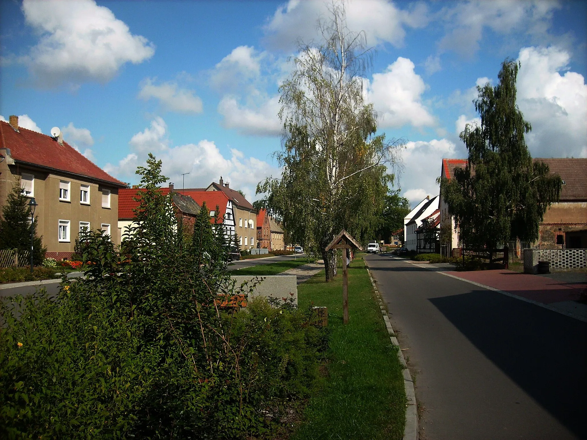 Photo showing: Dorfstrasse in Liemehna (Jesewitz, Nordsachsen district, Saxony)