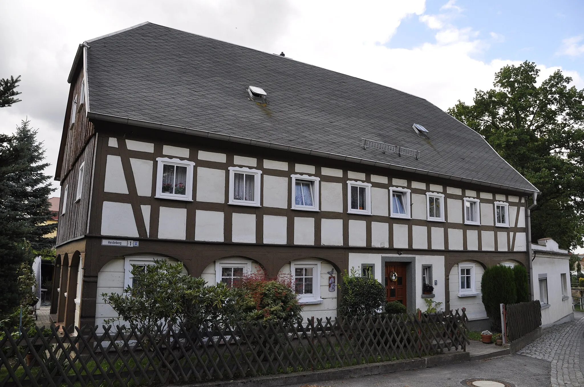 Photo showing: Umgebindehaus Am Heideberg 1, Niedercunnersdorf , Sachsen
