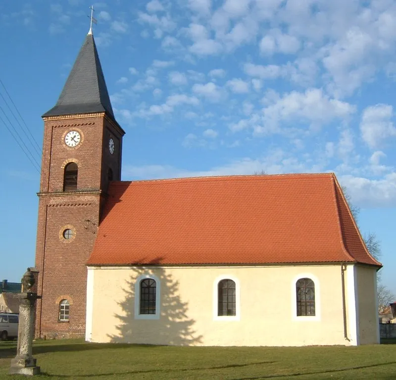 Photo showing: The church of Laußig