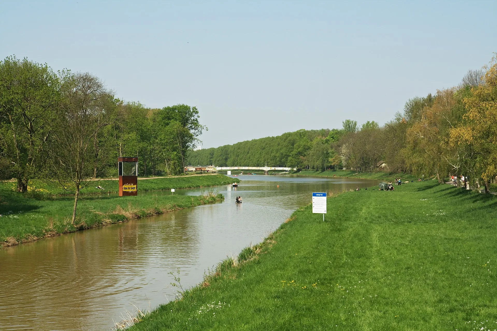 Photo showing: Blick von einer Brücke (Schleußiger Weg)