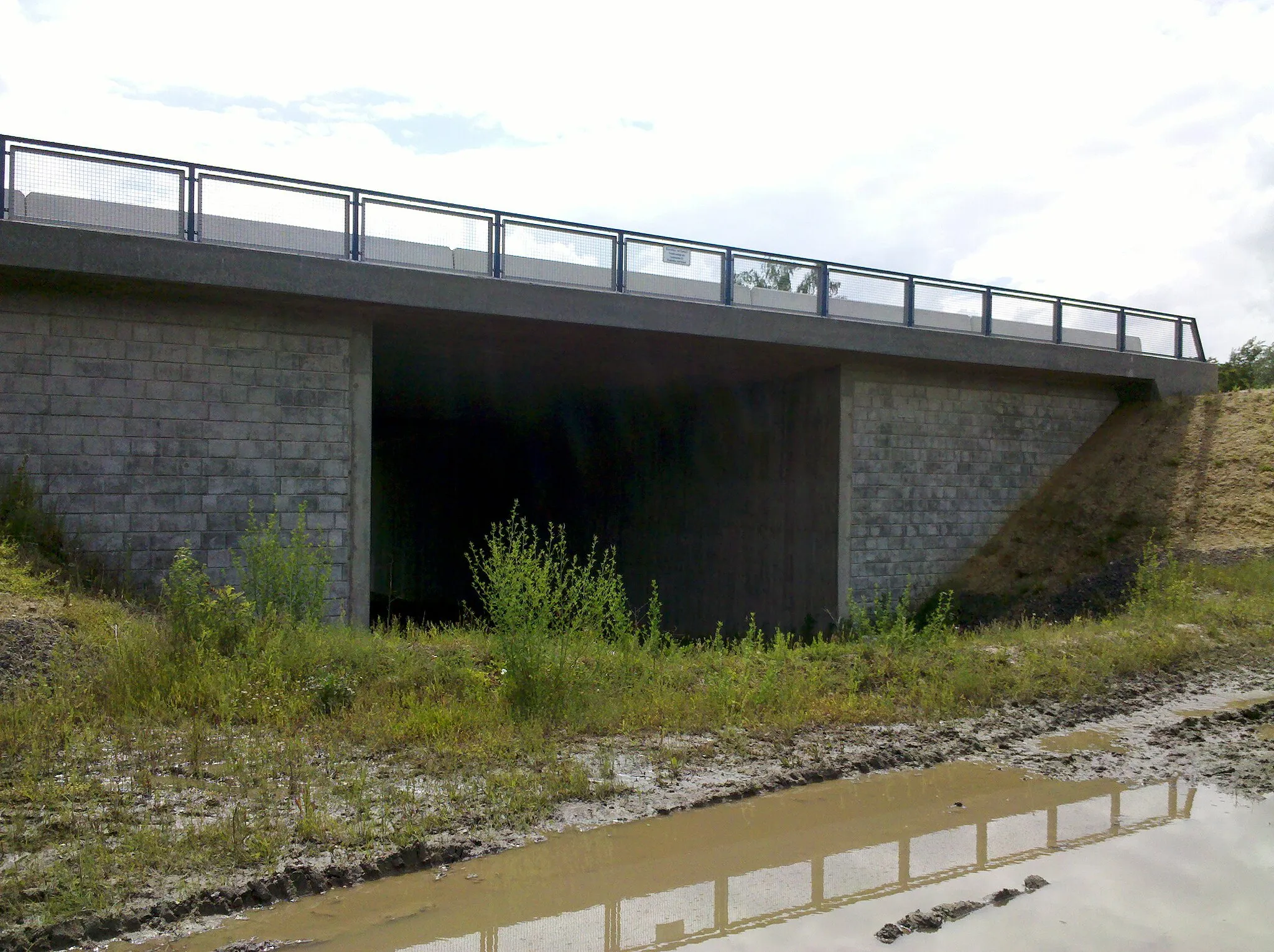 Photo showing: Brücke der BAB 72, die Verbindung von Espenhain nach Kahnsdorf querend.