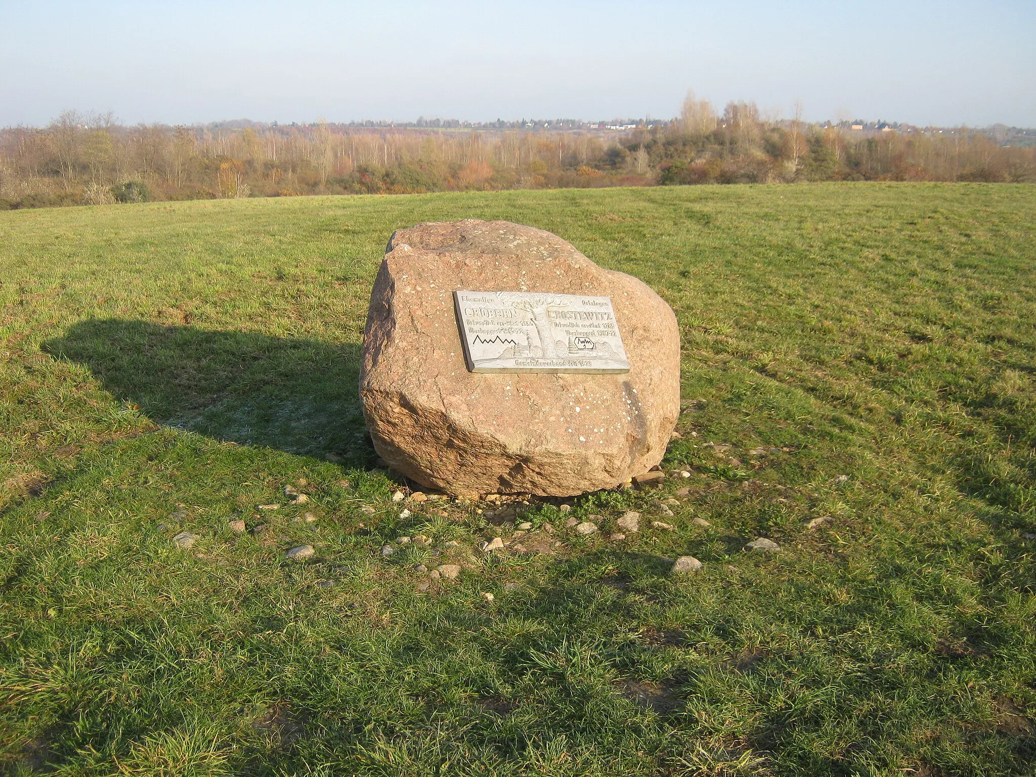 Photo showing: Blick auf den Gedenkstein Cröbern-Crostewitz