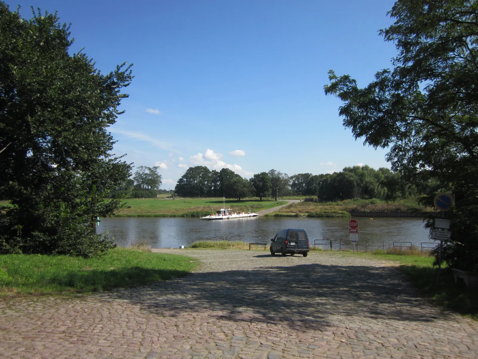 Photo showing: Belgern, Sachsen, Germany. Ferry over the Elbe.