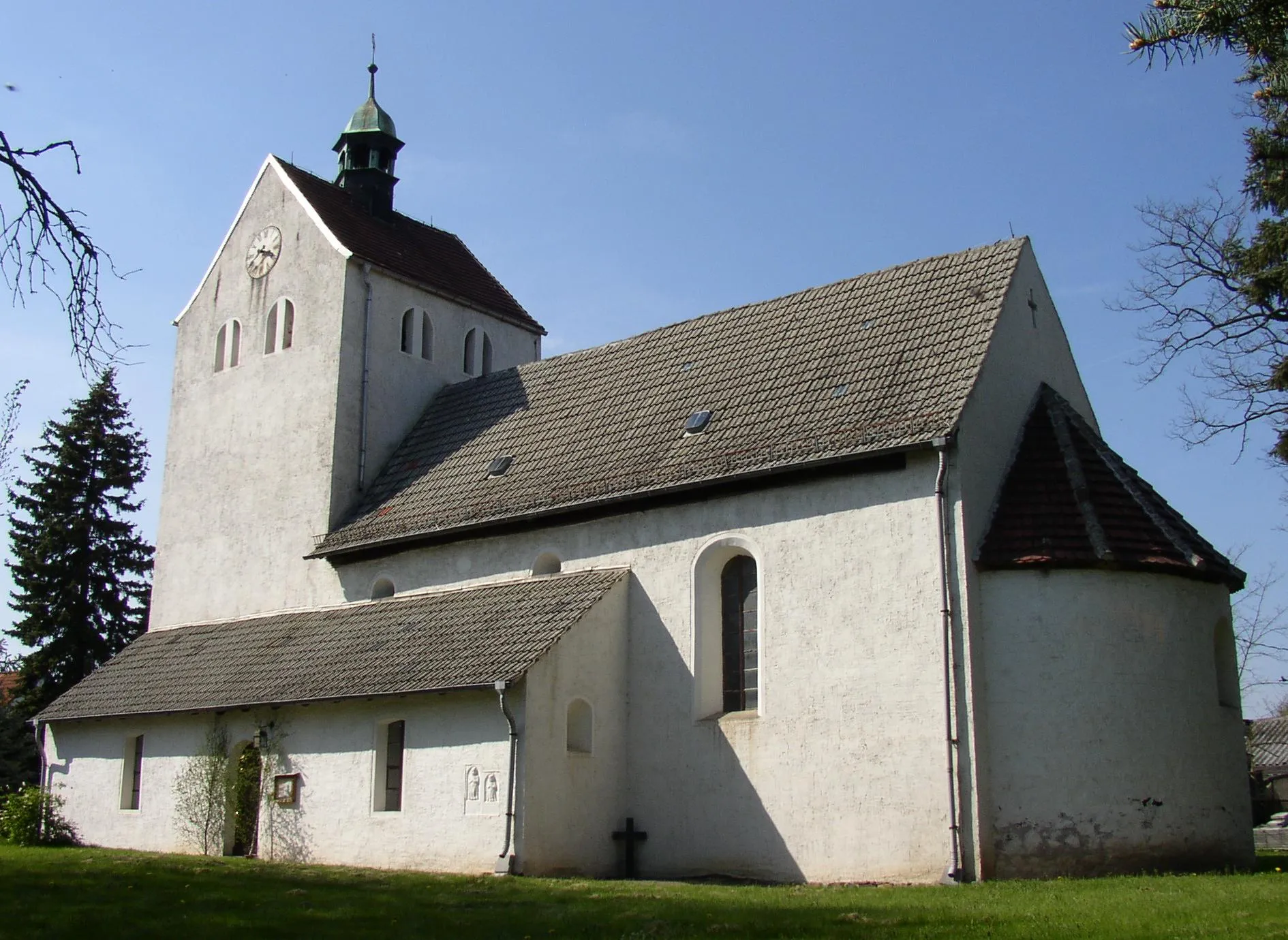 Photo showing: St. Martin Church in Dreiheide-Weidenhain in Saxony, Germany