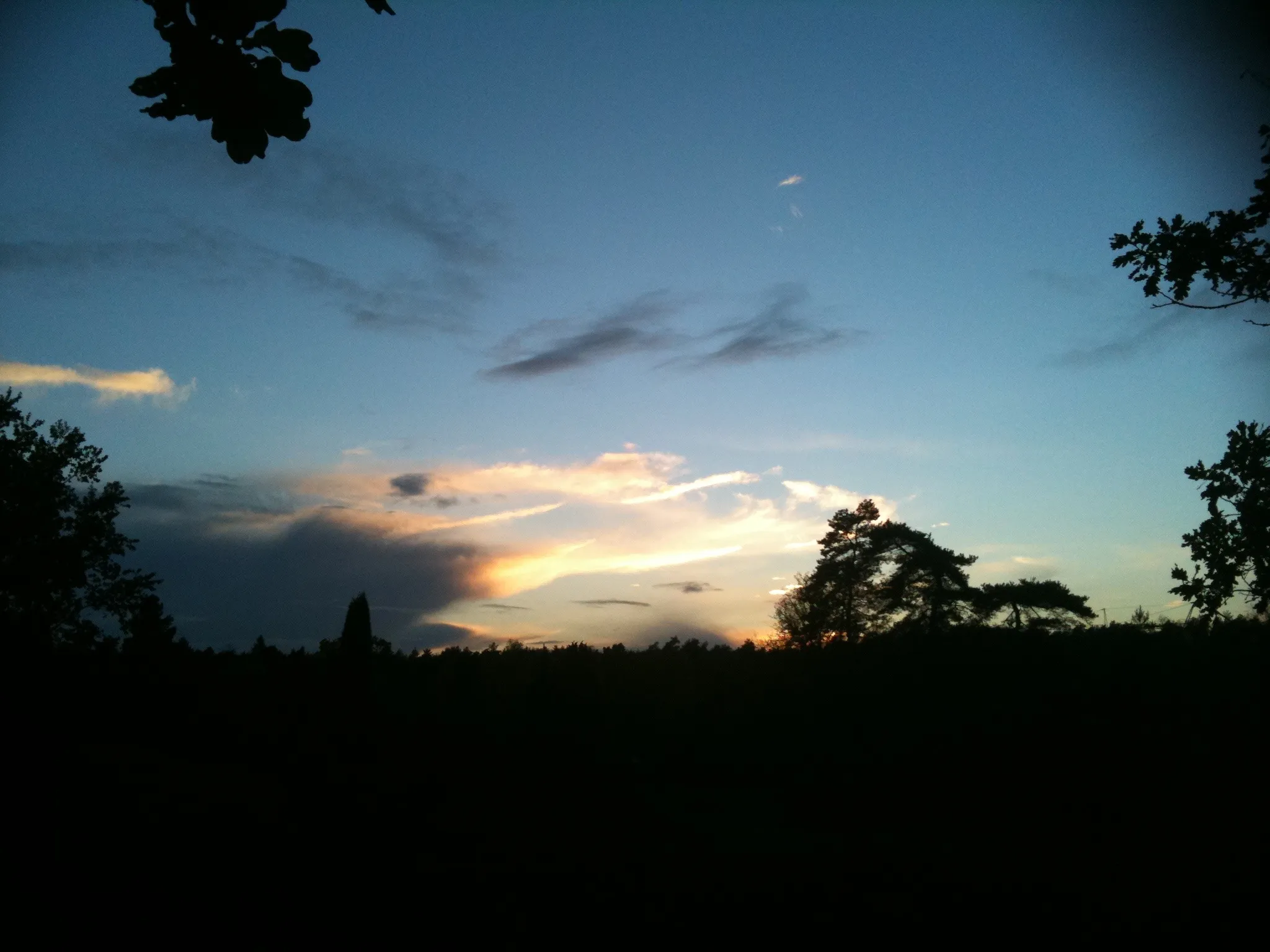 Photo showing: Sonnenuntergang im Frühherbst über Jesteburg in der Nordheide.