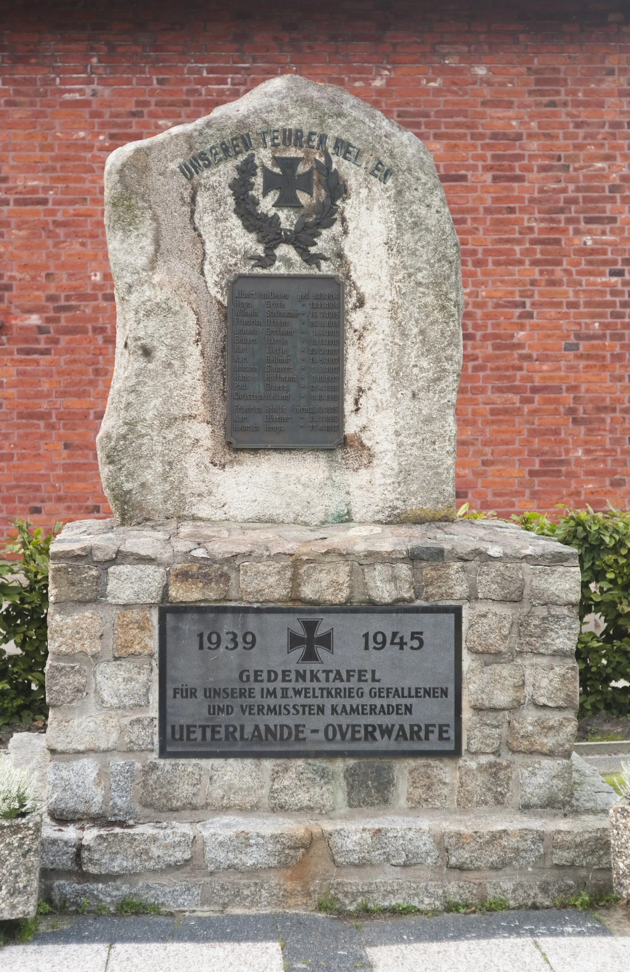 Photo showing: War memorial in Ueterlande, SE of Bremerhaven, Northern Germany