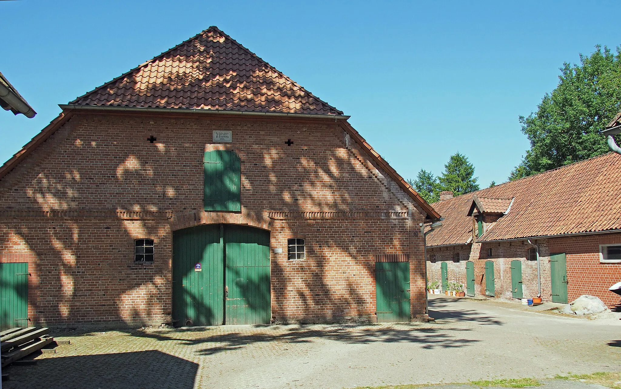 Photo showing: Timber-framed, Low Saxon farmhouse in Hagen (Bergen), Lower Saxony, Germany.