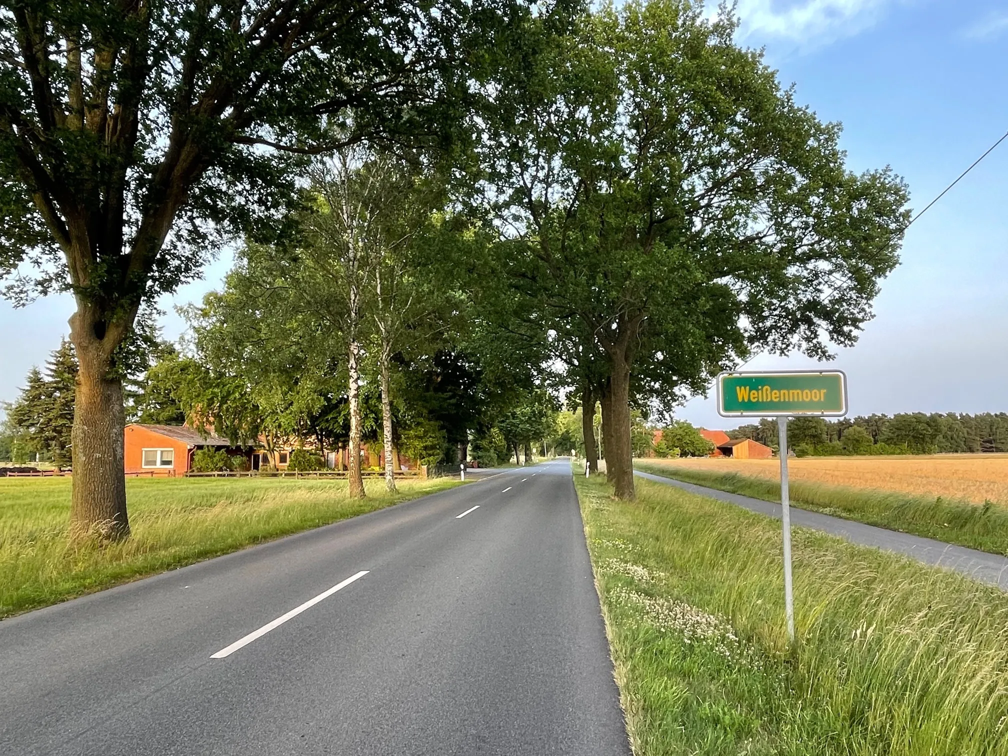 Photo showing: Ortseingangsschild von Weißenmoor (Kirchwalsede)