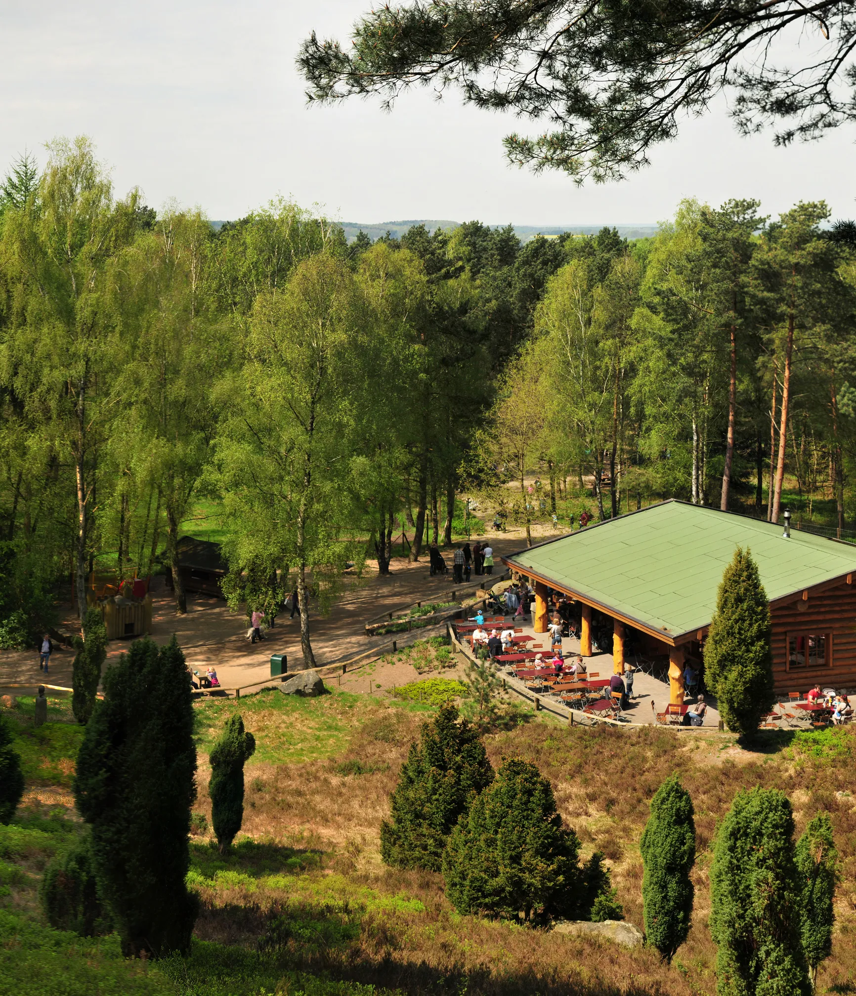 Photo showing: View of the Moose Lodge Restaurant in the Lüneburg Heath Wildlife Park near Nindorf, Hanstedt, Germany.