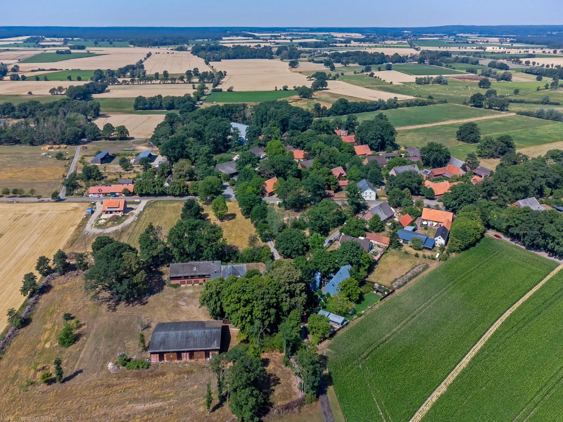 Photo showing: Luftbild von Diahren. Das Dorf ist ein Ortsteil der Gemeinde Waddeweitz im Landkreis Lüchow-Dannenberg.