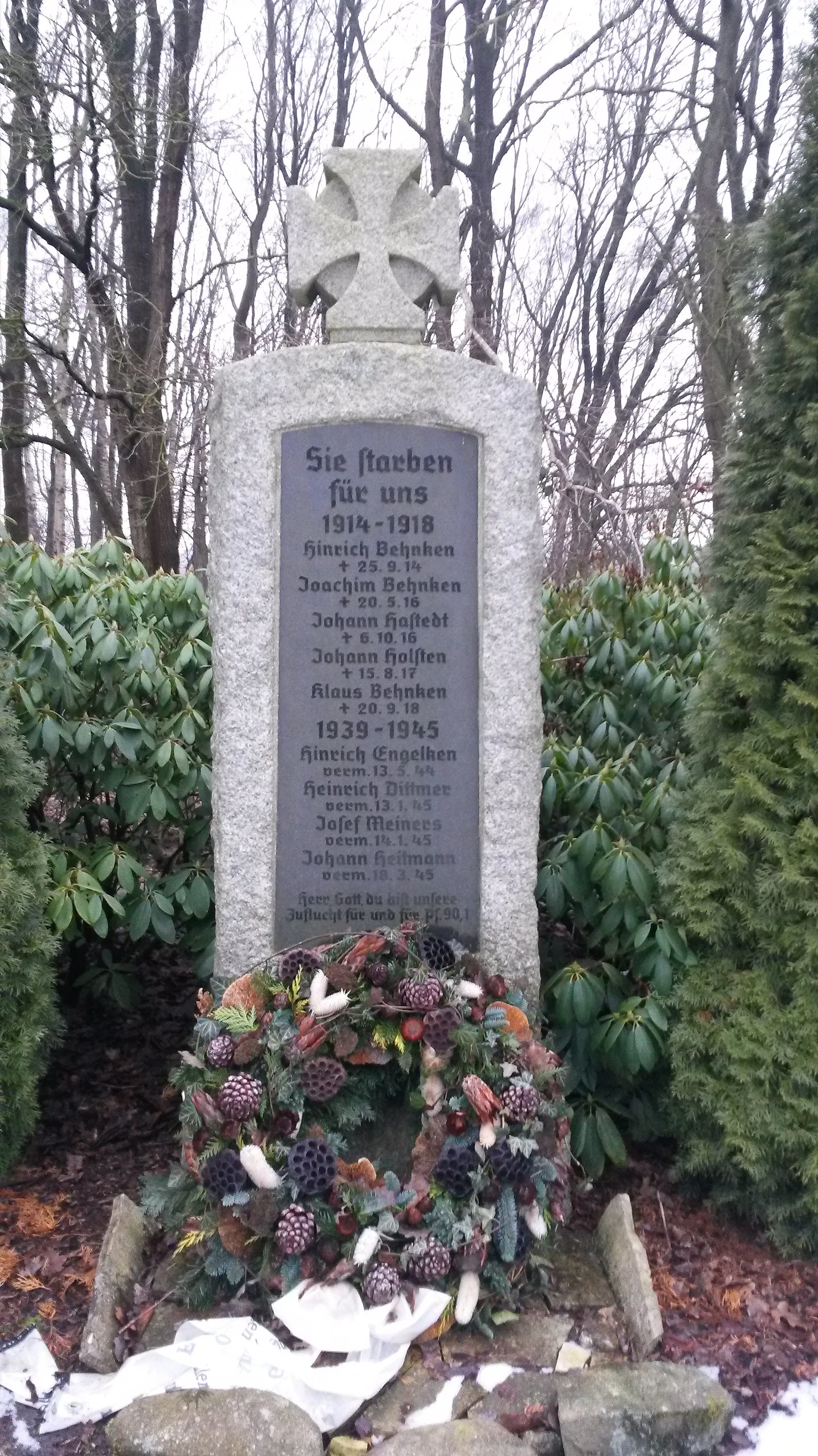 Photo showing: Kriegerdenkmal in Fehrenbruch, Gem. Anderlingen, Lkrs. Rotenburg (Wümme) (Nds.)