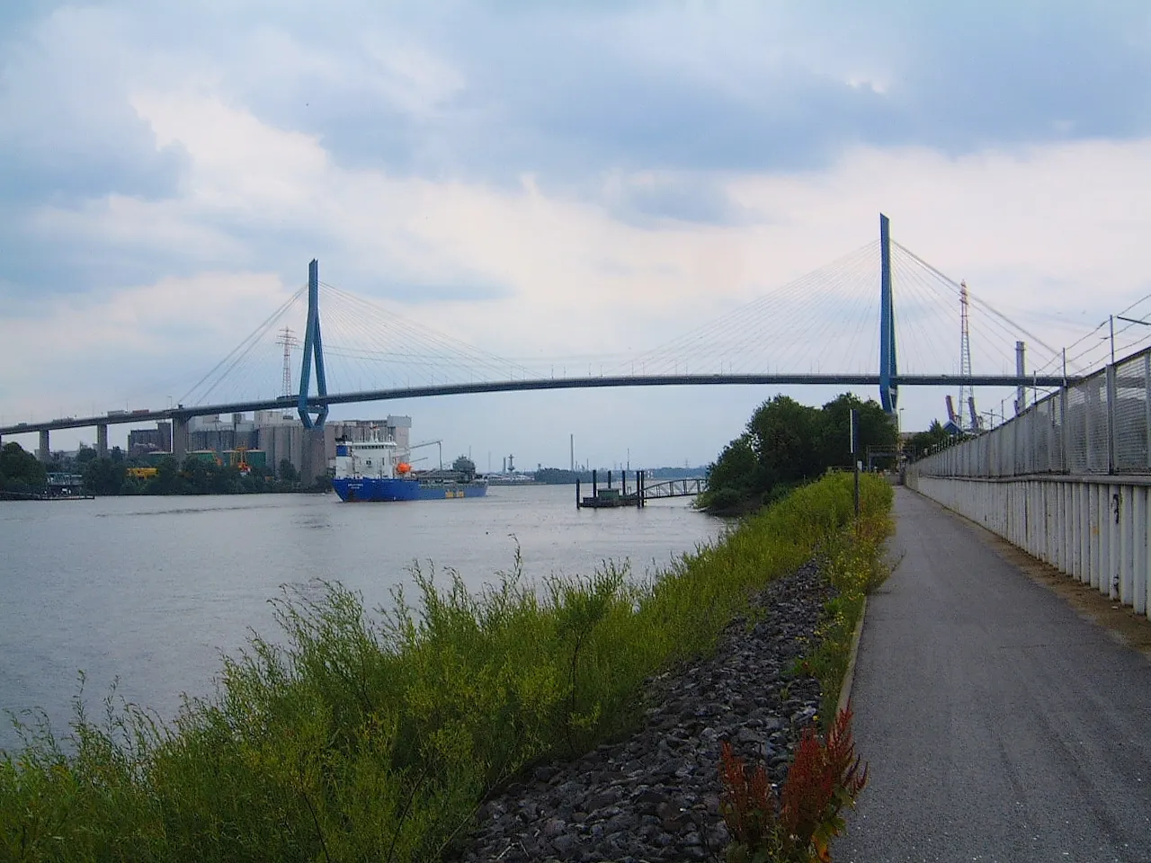 Photo showing: Köhlbrandbrücke Hamburg, 14.7.04. Blick von Waltershof in Richtung Süden.